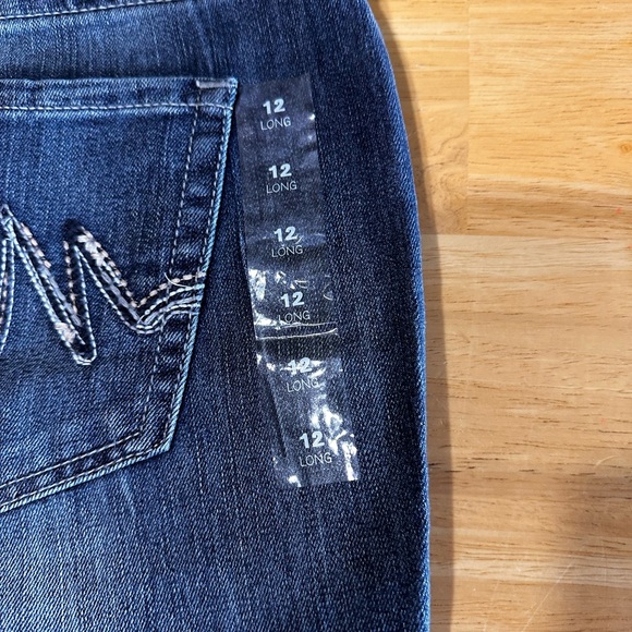 Maurices Indigo Denim Jeans with Embroidered Pockets - Picture 2 of 3